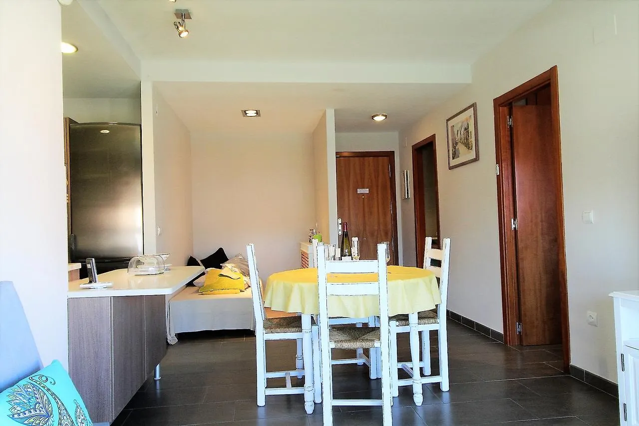 Апартаменты Marina Beach Hollidays Mimosa Эмпуриабрава